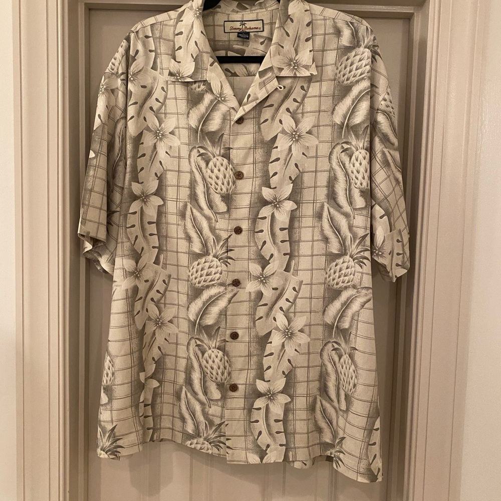Tommy Bahama 100% Silk Hawaiian Camp Tropical Pineapple Leaf Shirt